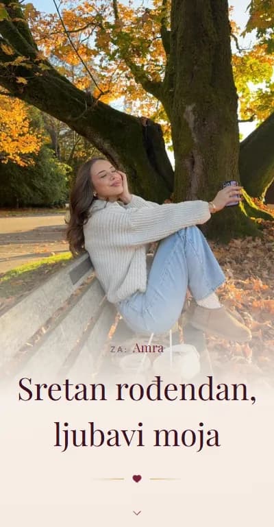 Moment za Amru: fotografija djevojke na klupi u jesenjem parku i naslov Sretan rođendan, ljubavi moja